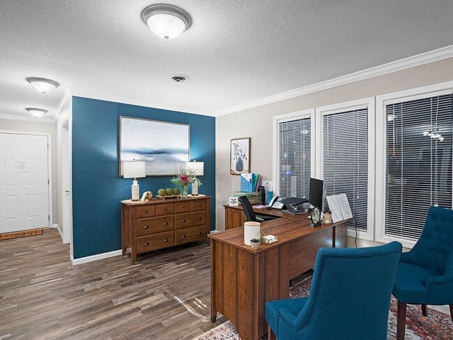 ¡Estamos ansiosos por responder a sus preguntas! - Misty Glen Apartments and Townhomes