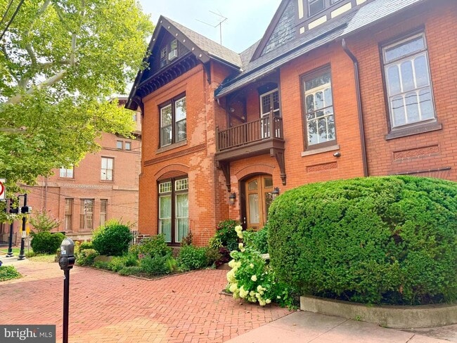 Photo - 256 Radcliffe St