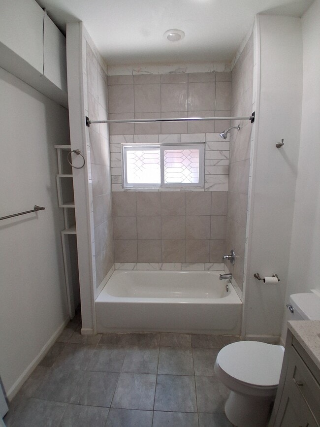Building Photo - 1353 Jerome St Unit Upper # 2