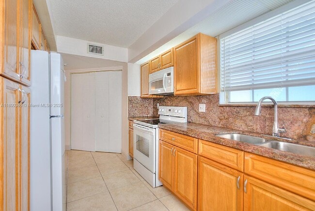 Photo - 2007 SE 26th Ln Condo Unit 104