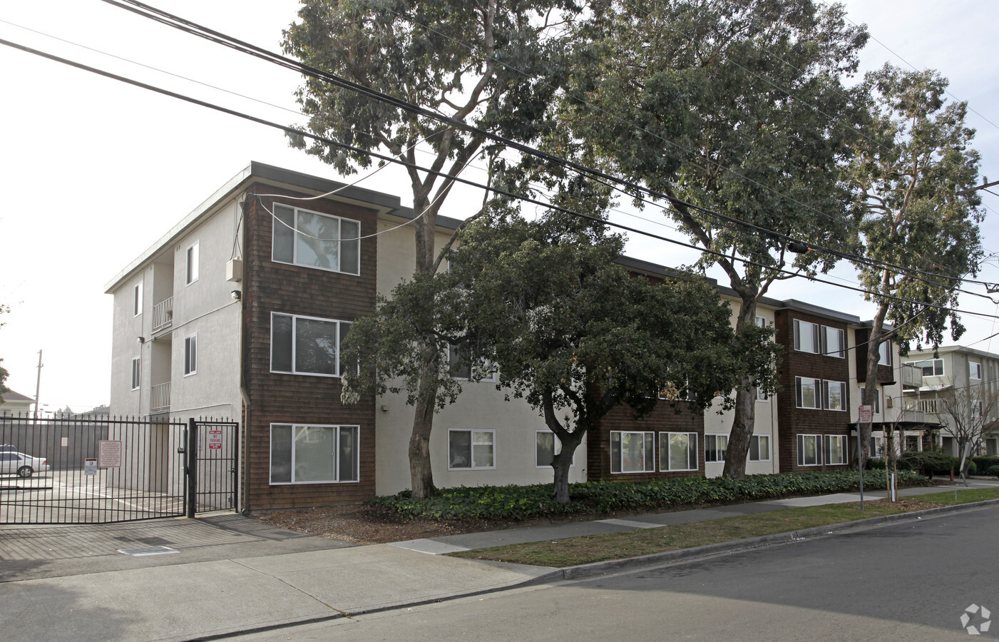 Photo - China Clipper Plaza Apartments