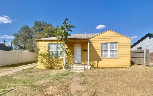 Building Photo - Coming soon 3 bed 2 bath near Clapp Park Rental