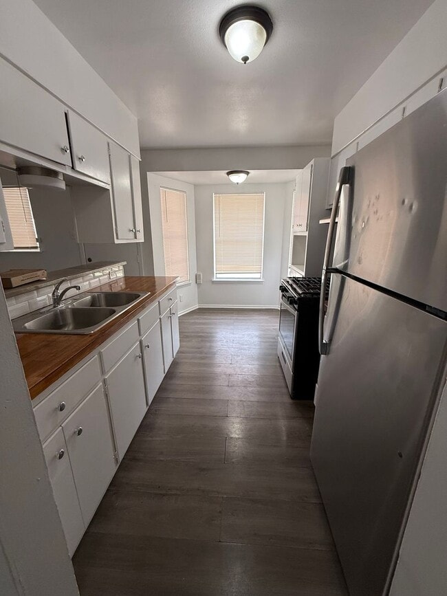 Photo - **50% Off First Month's Rent!** Updated 3-Bedroom Home with Vaulted Ceilings