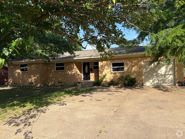 Building Photo - 104 Freeman St Rental