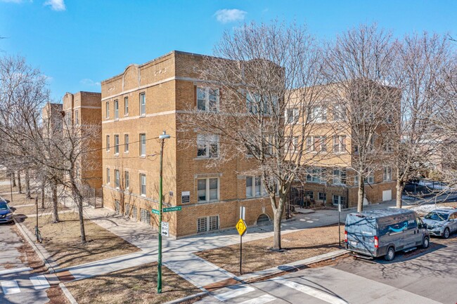 Building Photo - 1950 W Leland Ave Unit 2 Rental