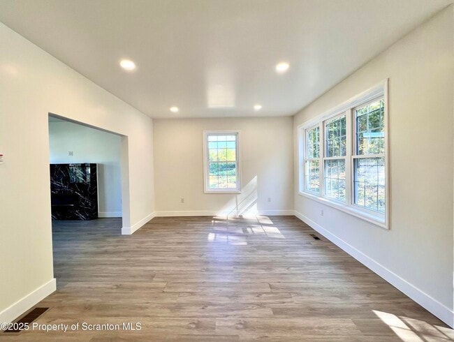 Photo - 105 Black Walnut Dr