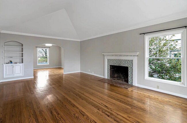 Photo - Beautiful Home in Upper Oakmore!