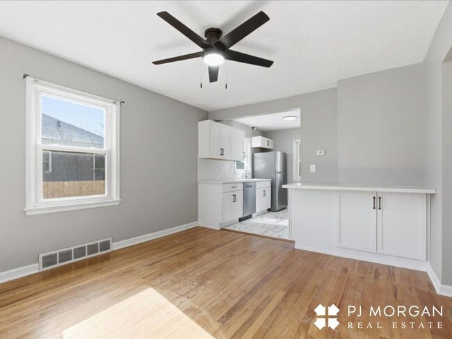 Photo - 830 S 49th Ave