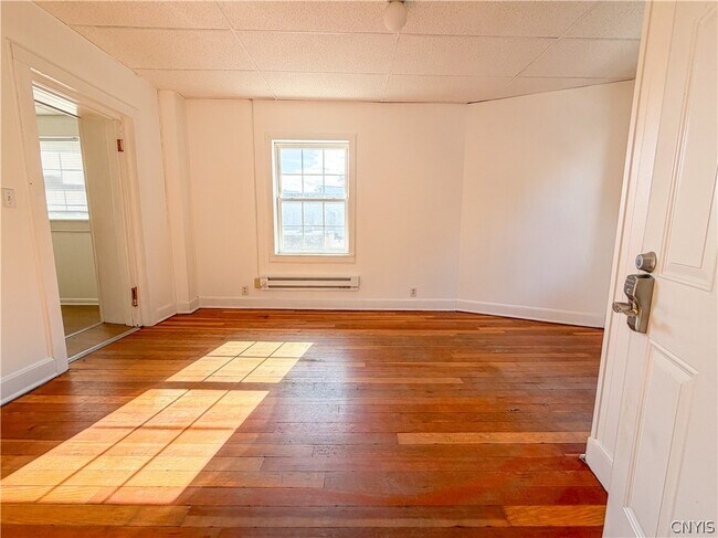 10 E Genesee St