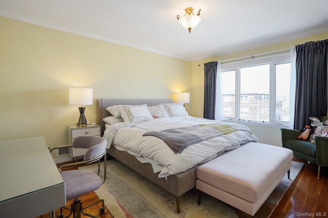 Photo - 208-44 15th Dr