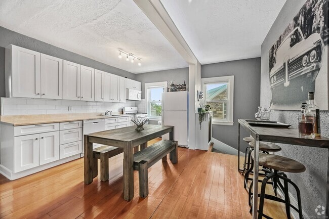 Building Photo - 307 Hamilton Ave Unit B Rental