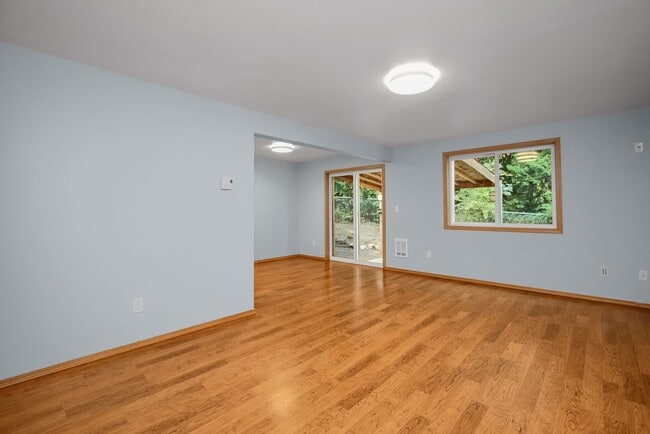 Photo - 1124 73rd Dr SE