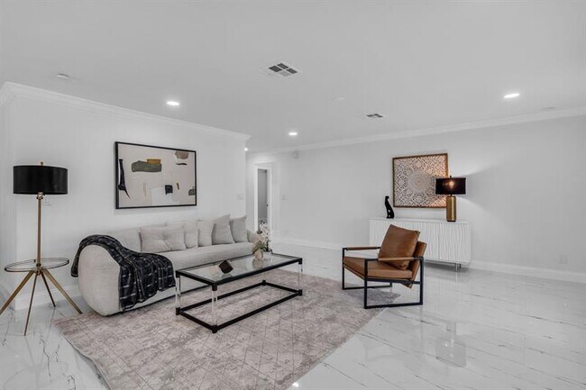 Photo - 1911 NW 107th Dr