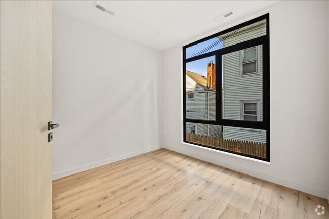 Building Photo - 6 National St Unit 2 Rental
