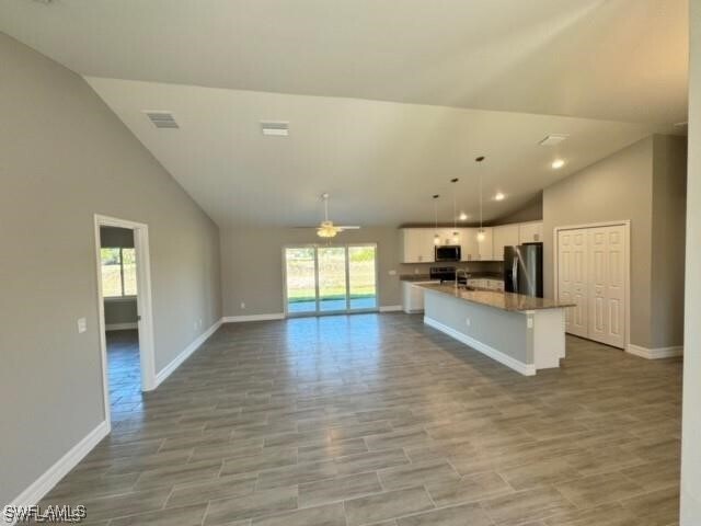 Photo - 834 Rixey St E