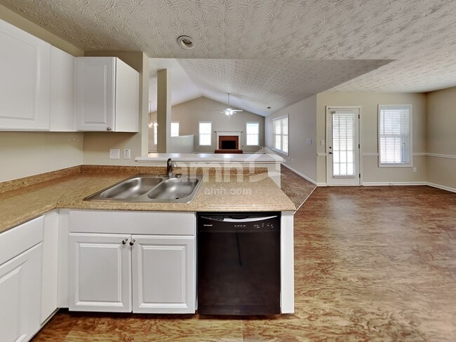 Photo - 661 Stonecrest Dr