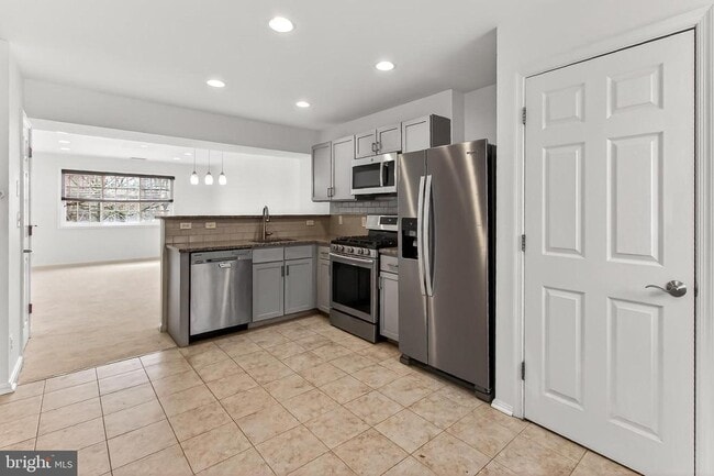 Photo - 1407 N Van Dorn St Unit 1407C