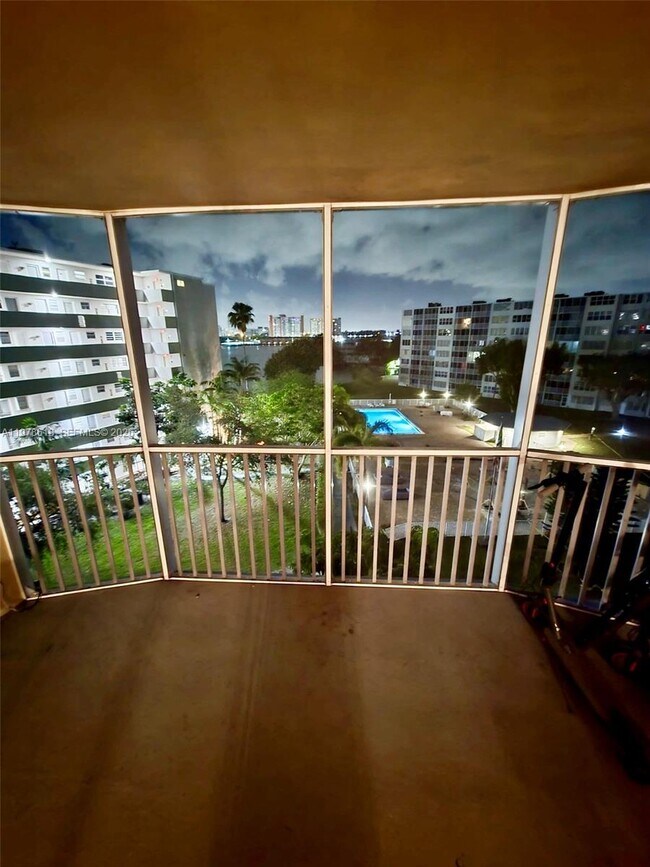 Building Photo - 1750 NE 191st St Unit 620-3