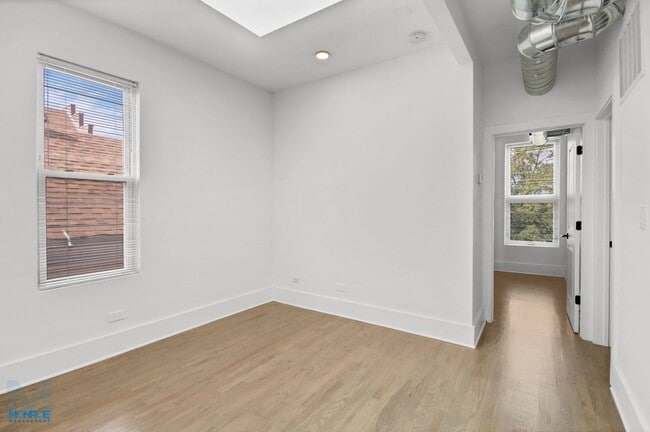 1813 W. 21st St. 2F | Living Room - 1813 W. 21st St.