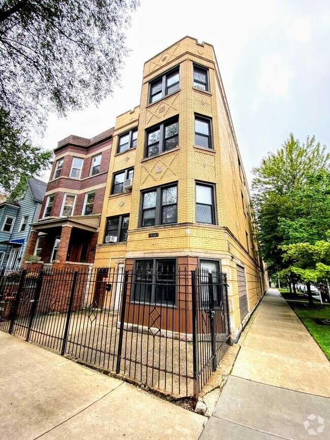 Building Photo - 3207 W Cortland St Unit 1 Rental