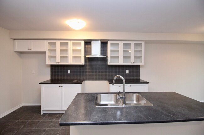 Photo - 190 Esther Cres