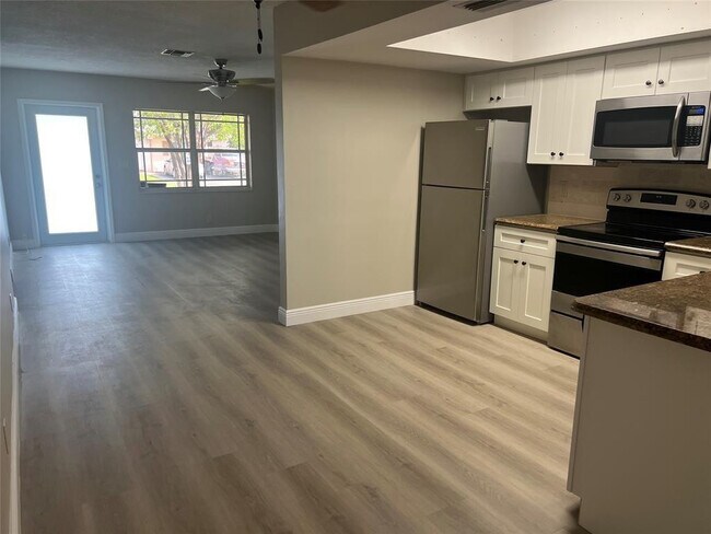 Photo - 420 SE 13th Dr