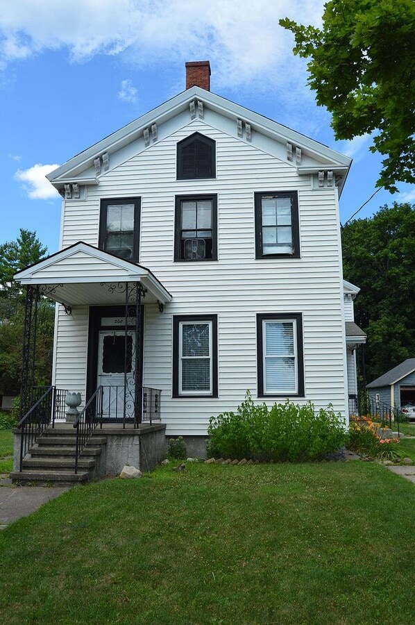Front of Apartment - 208 Warren St Unit C