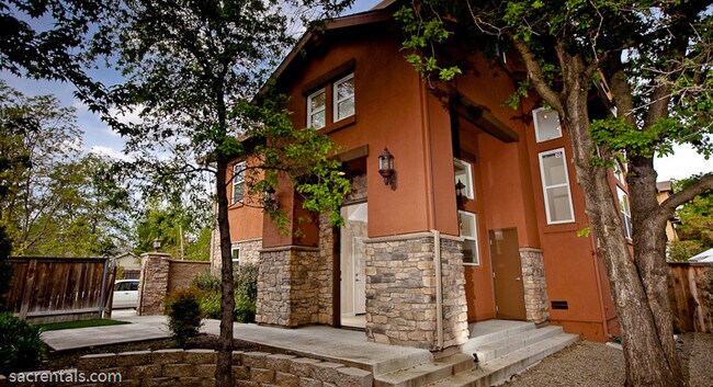 Photo - 2515a Garfield Ave