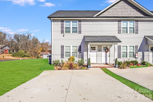 Photo - 604 W 8th St