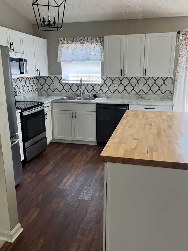 2435 Hilliard Dr