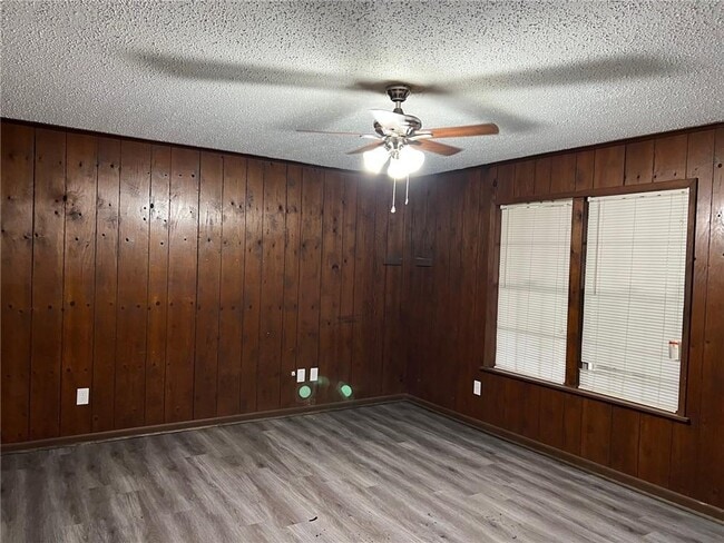 Photo - 557 Shalimar Rd