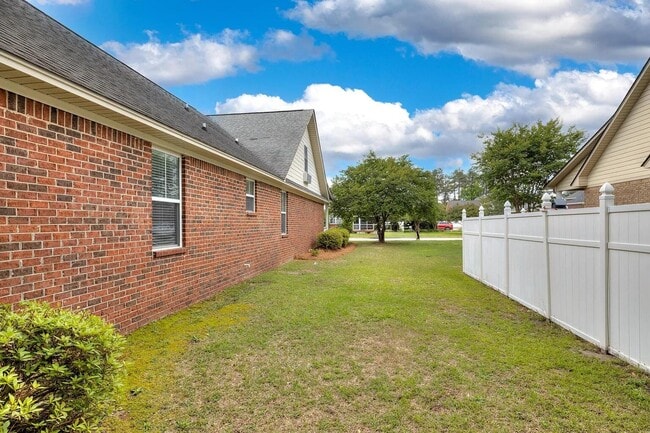 3225 Mayflower Ln