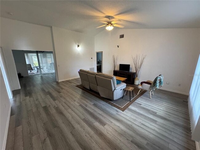 Photo - 2466 Logsdon St