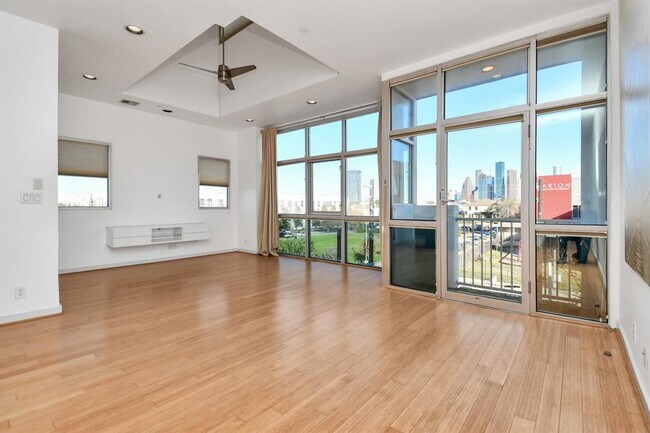 Photo - 1406 Columbus St Unidad 306 Rental