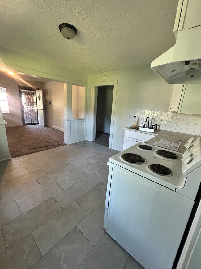Photo - 2949 Adams St