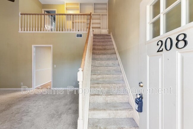 Photo - 208 Cottage Pl