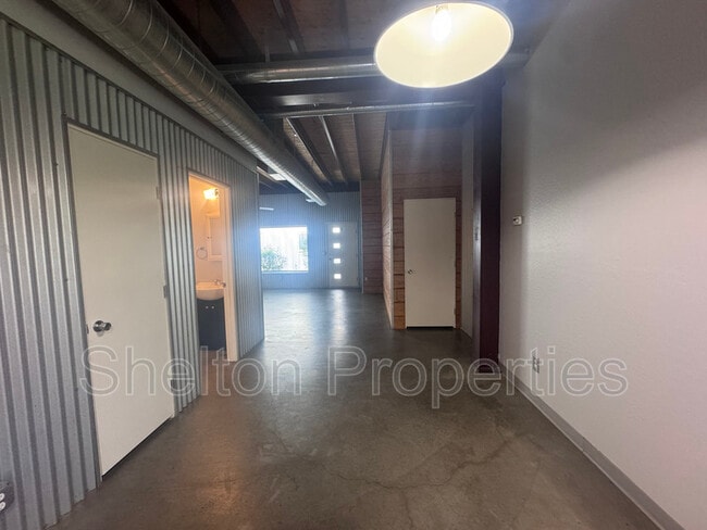 Photo - 2121 W Hayward Ave