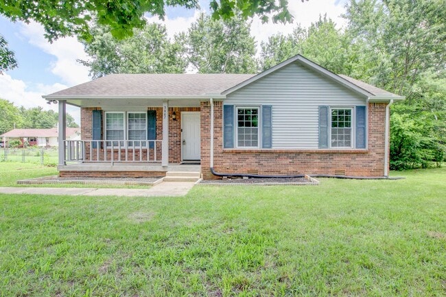 Building Photo - Charming Home With Spacious Living Room and Eat In Kitchen