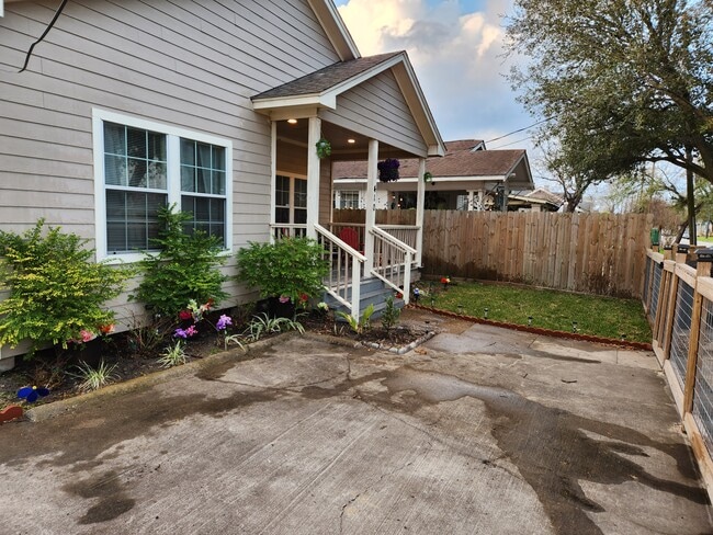 Photo - 410 Estelle St Unit D