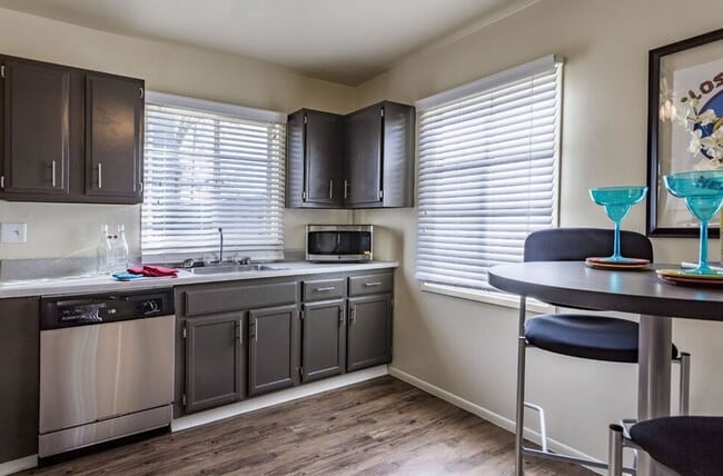 Photo - Nob Hill Apartments