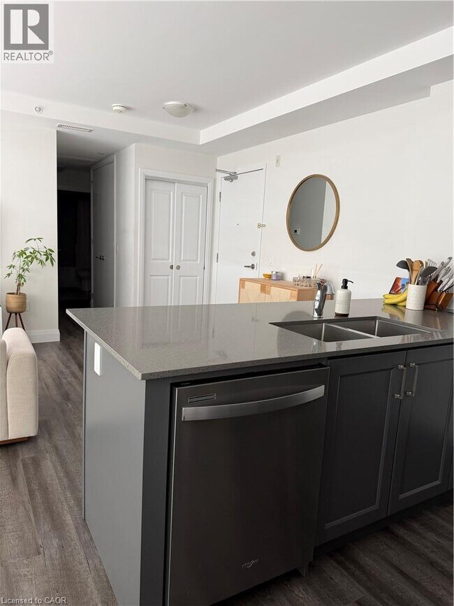 Photo - 1 Redfern Ave Unit 306