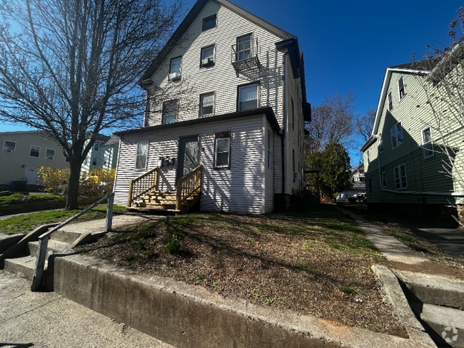 Building Photo - 18 Roberts St Unit 2 Rental