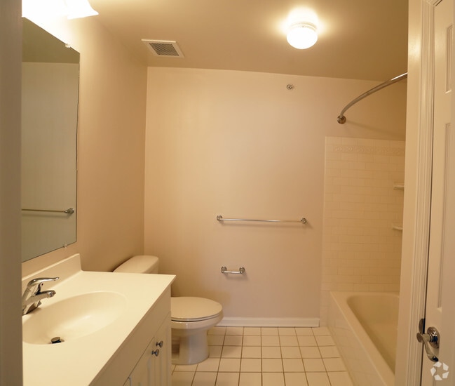 Interior Photo - Glenview House