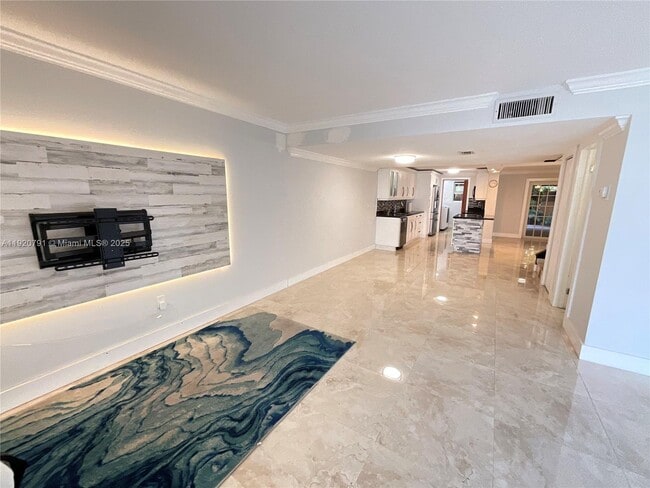 Building Photo - 936 W 79th Pl