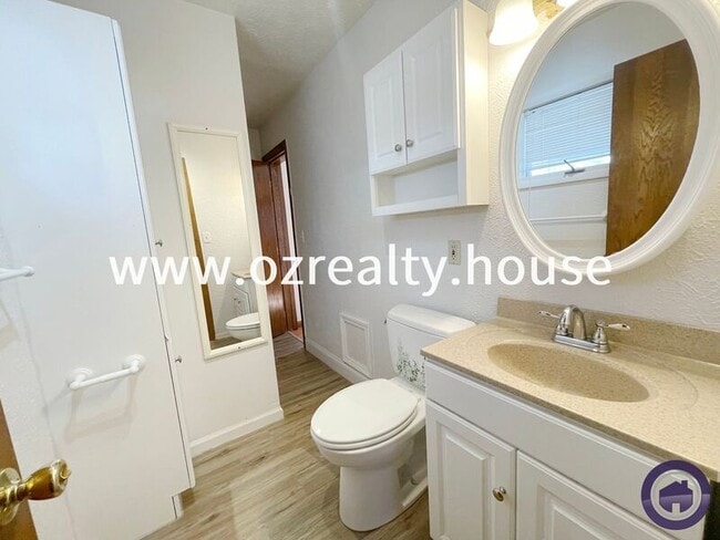 Photo - 215 E Reed Ave