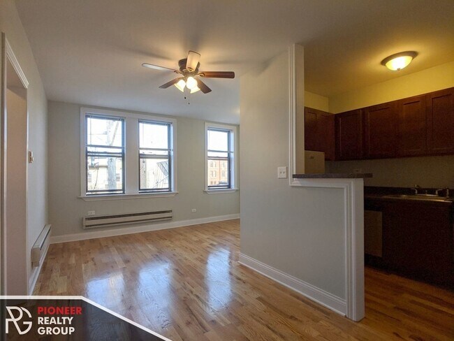 812 W Diversey Pky Unit 4