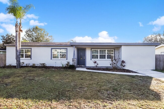 Building Photo - 10209 N Fleetwood Dr Rental