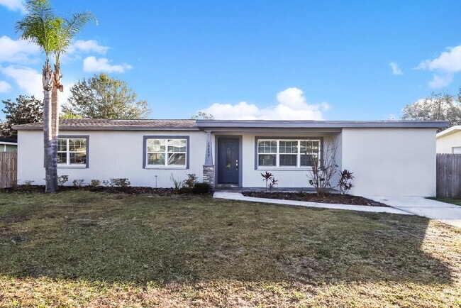 Building Photo - 10209 N Fleetwood Dr Rental
