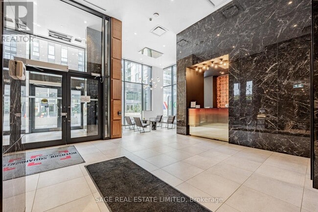 Photo - 30 Baseball Pl Unité 1114