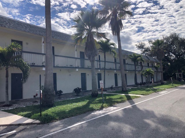 Photo - 922 Courting Ln Unit N